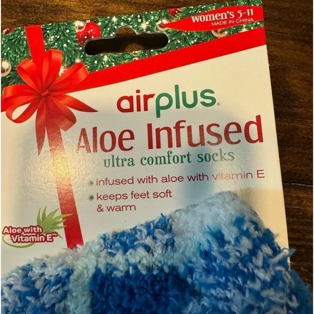 2 PAIRS AIR PLUS ALOE INFUSED FUZZY SOCKS NWT SIZE 5-11